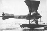Wodnosamolot Friedrichshafen FF-33H (nr 699).  (Źródło: Herris Jack ”Friedrichshafen Aircraft of WWI: A Centennial Perspective on Great War Airplanes”).
