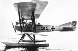 Wodnosamolot Friedrichshafen FF-33L (nr 1262).  (Źródło: Herris Jack ”Friedrichshafen Aircraft of WWI: A Centennial Perspective on Great War Airplanes”).