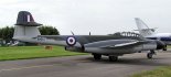 Samolot myśliwski na każdą pogodę Gloster "Meteor" NF.11 w barwach Royal Air Force. (Źródło: Adrian Pingstone via "Wikimedia Commons").