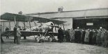 Samolot szkolny Hanriot H-28 w czasie uroczystości chrztu lotniczego w Wielkopolskiej Wytwórni Samolotów, 22.02.1925 r. (Źródło: Lotnik nr 4-5/1925).