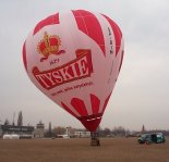 Balon Kubíček BB-30N ”Tyskie” (SP-BIM). (Źródło: Copyright Ladislav Zápařka - ”LZ- przedstawiciel  czeskiego przemysłu lotniczego w Polsce”).