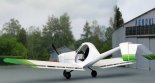 Model kartonowy samolotu ”Leaper” w scenerii lotniska. (Źródło: ze zbiorów Jarosława Rumszewicza).