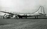 Ciężki samolot bombowy Boeing ”Washington” B.1z 90 Squadron Royal Air Force. (Źródło: RuthAS via ”Wikimedia Commons”).