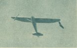 Szybowiec Slingsby T.21 "Sedbergh", na którym latali w Pakistanie Maria Younga-Mikulska i Zbigniew Mikulski. Często zdarzało się, że sępy o półtorametrowej rozpiętości skrzydeł atakowały szybowce. (Źródło: Skrzydlata Polska nr 44/1963).