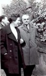 Irena Kaniewska i Tadeusz Chyliński. Zdjęcie wykonane wiosną 1957 r. w czasie wizyty delegacji Instytutu Lotnictwa w Czechosłowacji. (Źródło: via Rafał Chyliński).