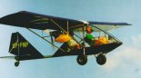 Samolot Birdman WT-11 ”Chinook Plus 2” (SP-FNP) w locie. Zlot w Piotrkowie Trybunalskim (21- 23.08.1998 r.). (Źródło: Przegląd Lotniczy Aviation Revue nr 10/1998).