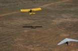 Ultralekki samolot sportowy Bailey-Moyes ”Dragonfly” podczas holowania lotni. (Źródło: ”Ultraleichtflugzeug Dragonfly”).