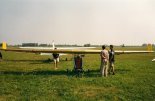 Ultralekki samolot sportowy Mitchell Wing B-10 prezentowany na VIII Stalowowolskim Zlocie Amatorskich Konstrukcji Lotniczych Turbia 2002. (Źródło: Paweł Wierzbowski via Marek Wysocki).