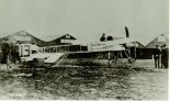 Earle Ovington w samolocie Queen Monoplane o nazwie własnej ”Dragonfly”. (Źródło: archiwum).