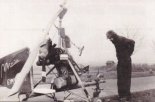 Józef Parmonik przeprowadza próby swego wiatrakowca. (Źródło: Koziarczuk L. ”Wiatrakowce i helikoptery 1944-2002”).