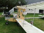 Ultralekki samolot sportowy Adamiec ”Gucio” w pierwotnej wersji w układzie dwupłata. (Źródło: Jerzy Adamiec).