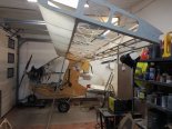 Samolot ”Gucio” podczas przebudowy na układ zastrzałowego górnopłata, I połowa 2018 r. (Źródło: Jerzy Adamiec).