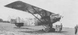 Niezwykła wersja- górnopłat Potez 25.36 A2 lotnictwa rumuńskiego. Samolot mógł być używany zarówno jako górnopłat, jak i półtorapłat. Zdjęcie wykonane zostało na lotnisku mokotowskim, 1928 r. (Źródło: ”Le Potez 25”).