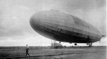 Sterowiec Zeppelin L 31 na lądowisku. (Źródło: ”The Zeppelin in Combat ”).