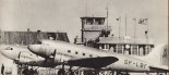 Samoloty pasażerskie Lisunow Li-2T Polskich Linii Lotniczych Lot na lotnisku Okęcie, 1947 r. (Źródło: via Konrad Zienkiewicz).