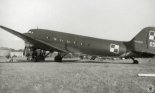 Samolot transportowy Lisunow Li-2 Ludowego Lotnictwa Polskiego na lotnisku Gądów Mały Wrocławski Salon Lotniczy, 1959 r. (Źródło: via Wrocław Dolny Śląsk).