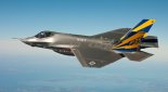Wielozadaniowy, pokładowy samolot myśliwski Lockheed Martin F-35C ”Lightning II” podczas lotu próbnego nad Chesapeake Bay, 11.02.2011 r. (Źródło: US Navy).