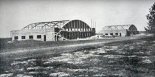 Budowa hangarów Zakładów Mechanicznych Plage & Laśkiewicz. (Źródło: archiwum).