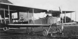 Samolot szkolny LVG B-III w widoku z przodu. (Źródło: archiwum).