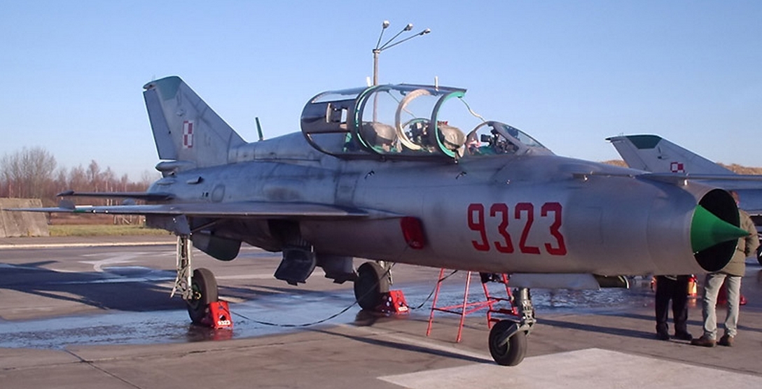 [Obrázek: MiG-21UM.jpg]