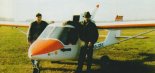 Kazimierz Olszewski i Grzegorz Frącala przy samolocie SZD-56-1 ”For You”. (Źródło: Przegląd Lotniczy Aviation Revue nr 1/2000).
