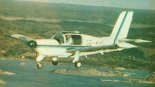 Samolot szkolno- sportowy PZL-110 ”Koliber-150” w barwach szwedzkiego lotnictwa sportowego. (Źródło: Skrzydlata Polska nr 24/1990).