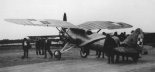 PZL P-6 z biało czerwonym pasem i przesuniętą do tyłu płozą ogonową. Na tak malowanym samolocie kpt. B. Orliński zwyciężył w zawodach National AirRaces w USA w 1931 r. (Źródło: archiwum).