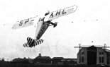 Start na bramkę samolotu RWD-6 pilotowanego przez Tadeusza Karpińskiego. (Źródło: Flight, August 26, 1932).