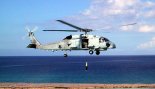 Pokładowy, wielozadaniowy śmigłowiec bojowy Sikorsky MH-60R ”Seahawk”. (Źródło: US Navy).