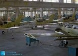 Samoloty SOCATA TB na hali produkcyjnej w WSK-PZL Mielec, lata 1990- te. (Źródło: Lotnicze Podkarpackie).