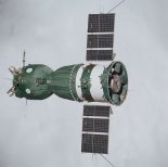 Pojazd kosmiczny Sojuz 19 w locie. (Źródło: NASA).