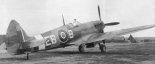 Samolot myśliwski Supermarine ”Spitfire” Mk.XII na lotnisku polowym. (Źródło: archiwum).