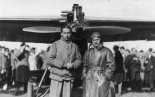 Pilot Franciszek Żwirko (z prawej) i konstruktor lotniczy Stanisław Wigura przed samolotem RWD-4. III Krajowy Konkurs Awionetek, 1930 r. (Źródło: Narodowe Archiwum Cyfrowe. Sygnatura: 1-S-1259-3).