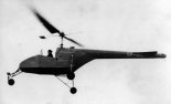 Śmigłowiec doświadczalny BŻ-1 ”Gil”w locie, pilotowany przez Wiktora Pełkę. (Źródło: archiwum).