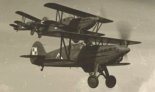 Samoloty Avia B-534 w roli polskich samolotów myśliwskich w czasie kampanii wrześniowej 1939 r. Kadr z niemieckiego filmu propagandowego ”Kampfgeschwader Lützow”. (Źródło: ”Kampfgeschwader Lützow” via Konrad Zienkiewicz).