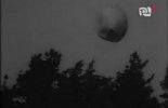 Scena z filmu ”Spotkanie ze szpiegiem”, balon BKU podchodzi do lądowania. (Źródło: zrzut ekranu Krzysztof Luto).
