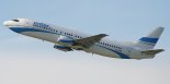 Boeing 737-400 (SP-ENB) linii lotniczych Enter Air startuje z lotniska Kraków-Balice. (Źródło: Enter Air).