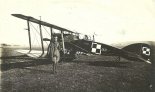 Bolesław Lepszy przy samolocie Bristol F2B ”Fighter” nr 20.37 na lotnisku Przemyśl- Hureczko w październiku 1920 r. (Źródło: archiwum).