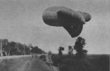 Kompania balonów obserwacyjnych por. A. Narkiewicza podczas akcji bojowej we wrześniu 1939 r. w rejonie Modlina. (Źródło: Skrzydlata Polska nr 35/1964).