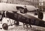 Samolot DKD-III SP-ACR, rynek w Krakowie. Akcja promocyjna LOPP, listopad 1931 r. (Źródło: forum.odkrywca.pl).