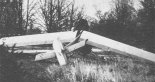 Samolot ”Ważka” uszkodzony w wypadku na podwrocławskim lotnisku, widać złamaną belkę kadłubową. (Źródło: Skrzydlata Polska Nr 32/1974).